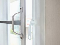 3 razones por las que una mosquitera también mejora su seguridad en casa
