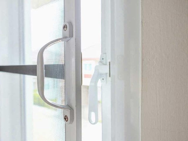 3 razones por las que una mosquitera también mejora su seguridad en casa