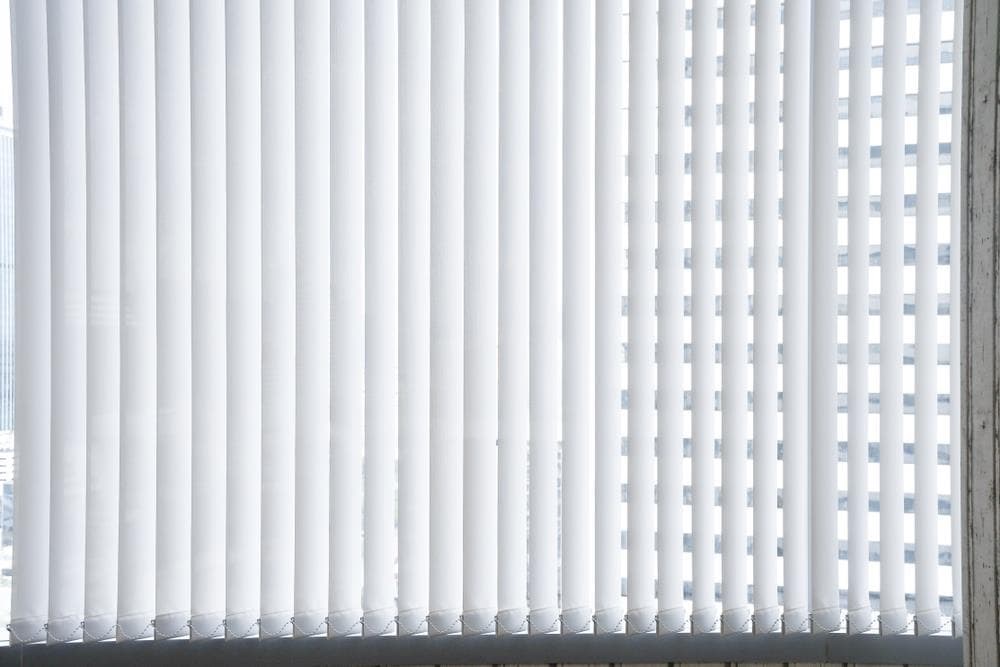 Cortinas verticales: un toque de elegancia y modernidad para sus ventanas