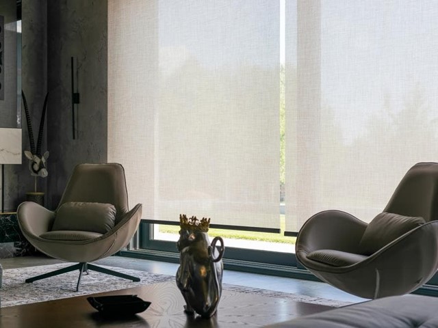 Estores motorizados: controle la luz con un solo clic
