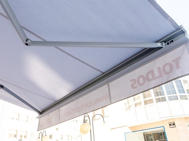 ¿Qué toldo es mejor para un negocio o local comercial?