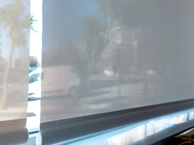 Regule la luz y la privacidad de sus estancias con los estores screen