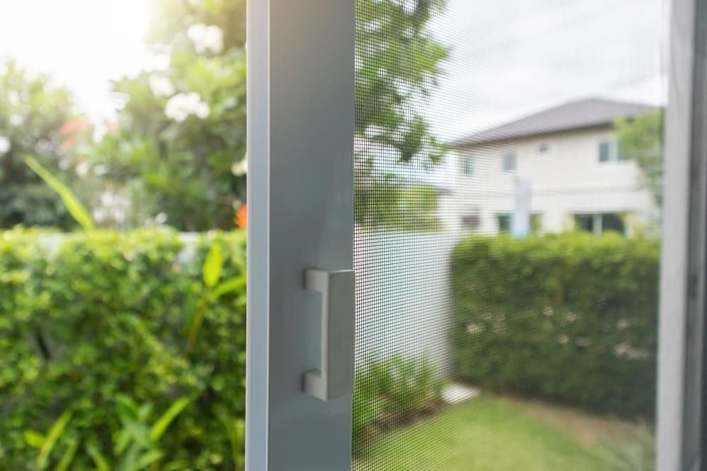 Mosquiteras correderas a medida para ventanas y puertas